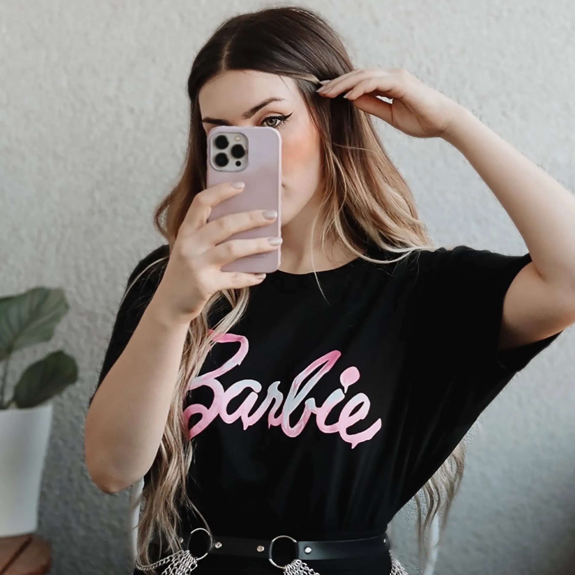 Barbie - Gesmolten Logo T-Shirt zwart