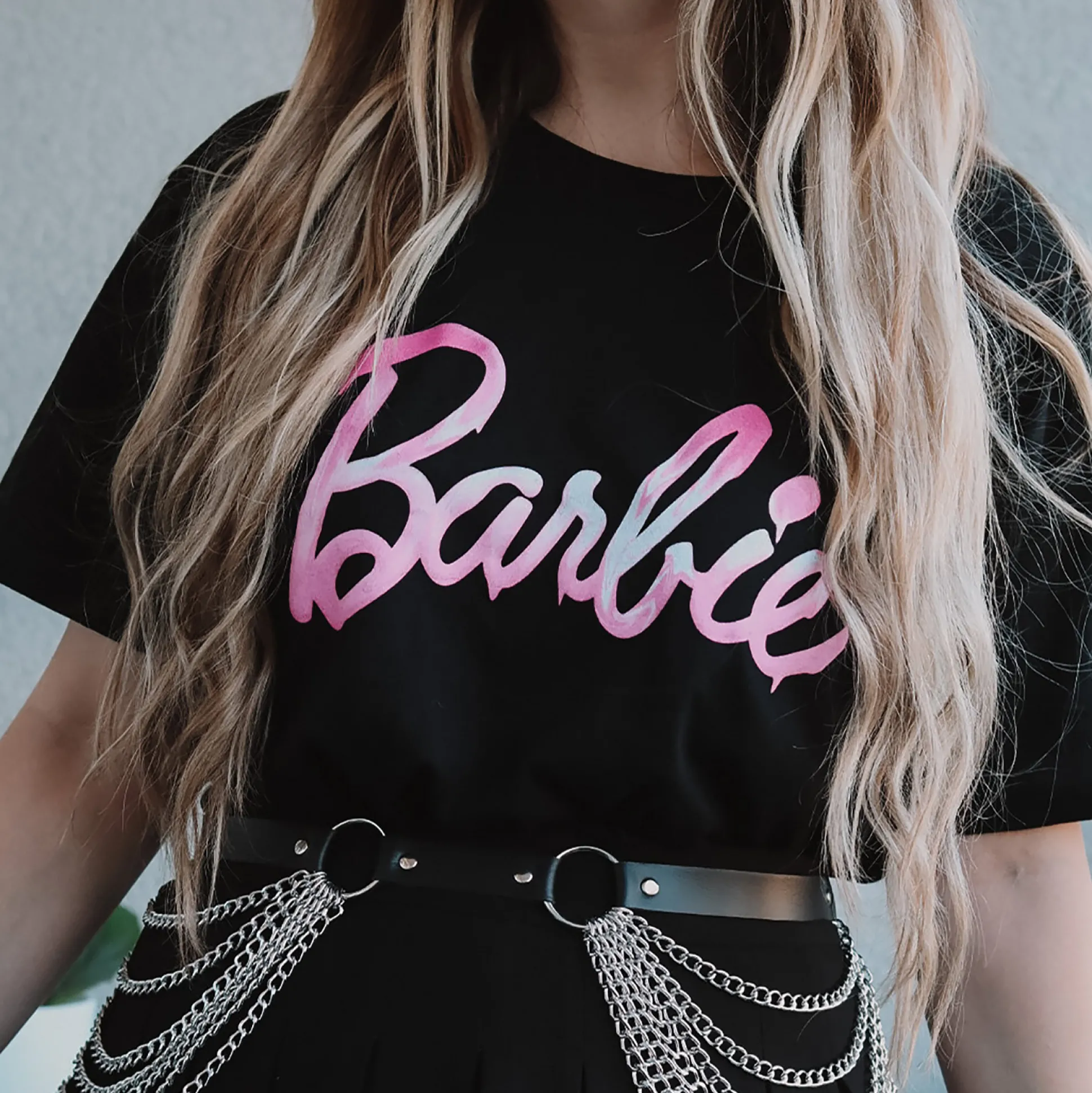 Barbie - Gesmolten Logo T-Shirt zwart