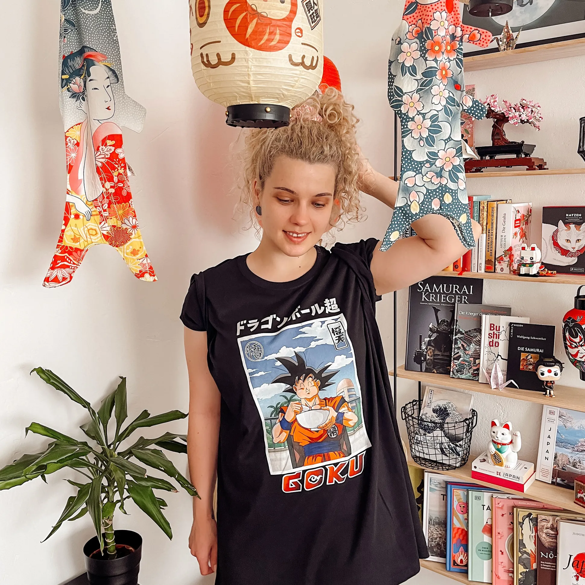 Dragon Ball - Goku Eat T-Shirt Zwart