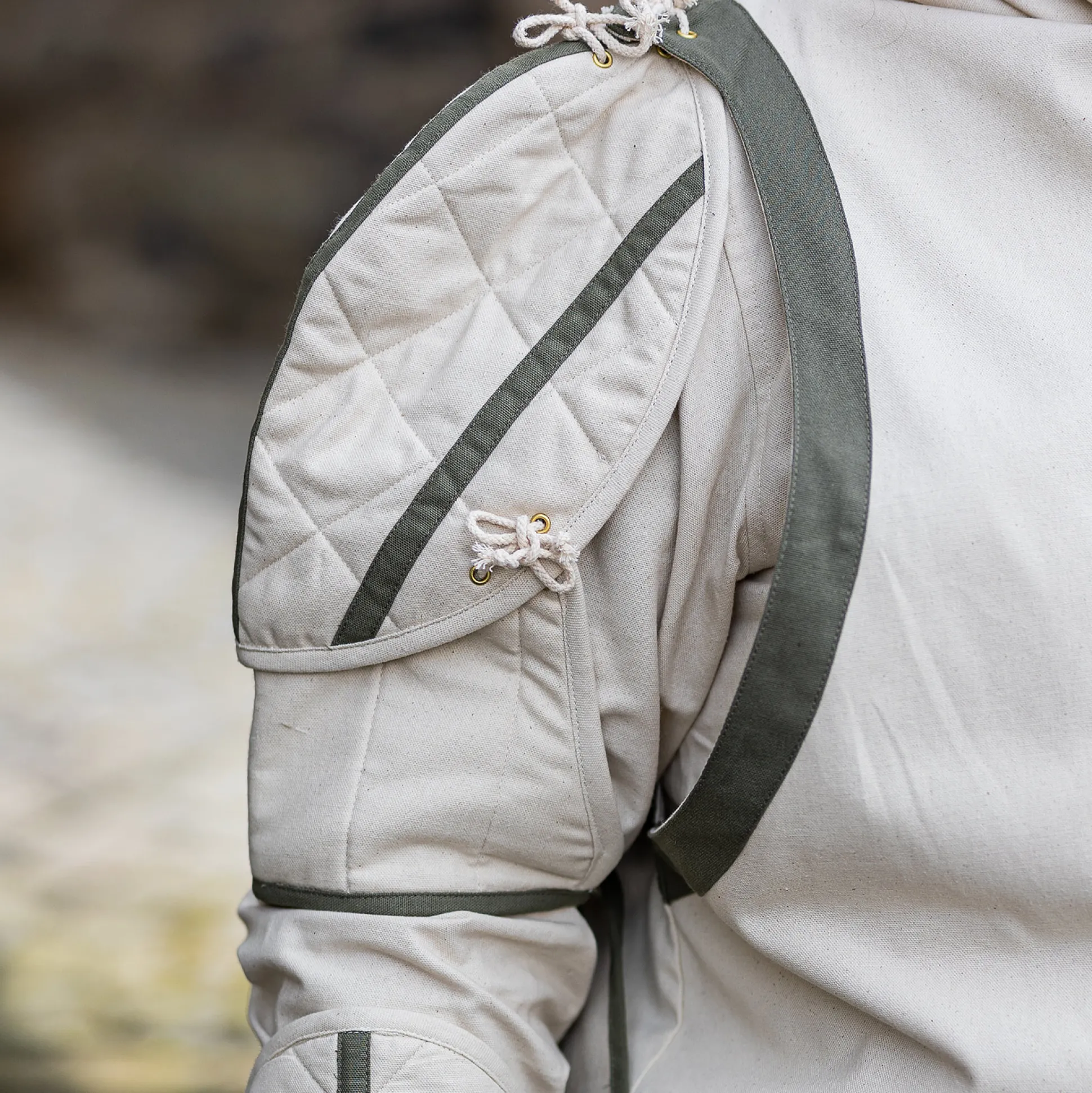 Dungeons & Dragons - Cleric Schouders beige