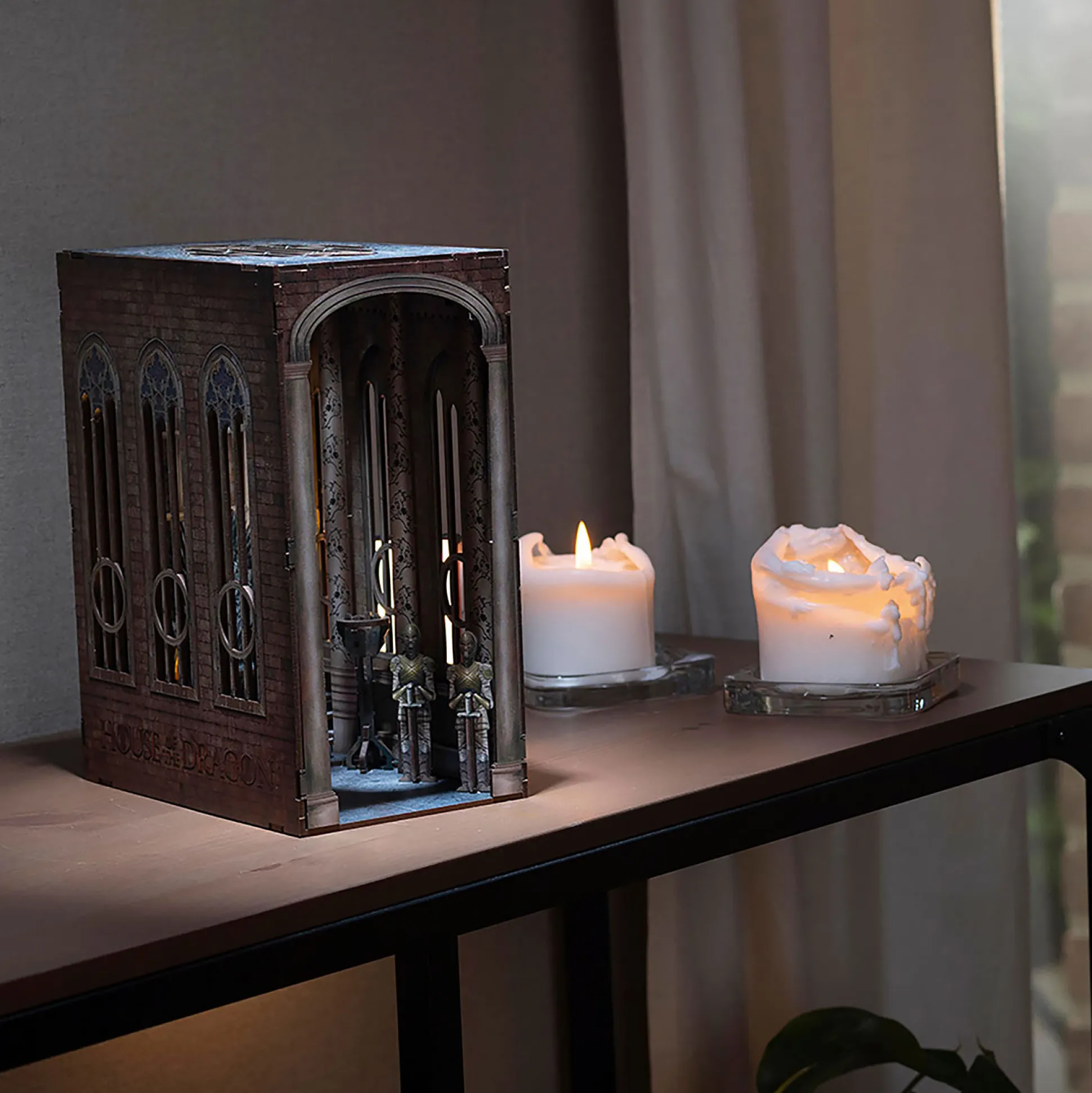 Game of Thrones - IJzeren Troon Book Nook Modelbouwpakket van hout