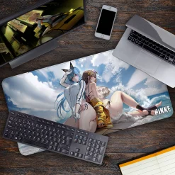 Godin van de Overwinning: Nikke - Helm & Anis Muismat