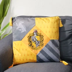 Harry Potter - Huffelpuf kussen met kwasten deluxe