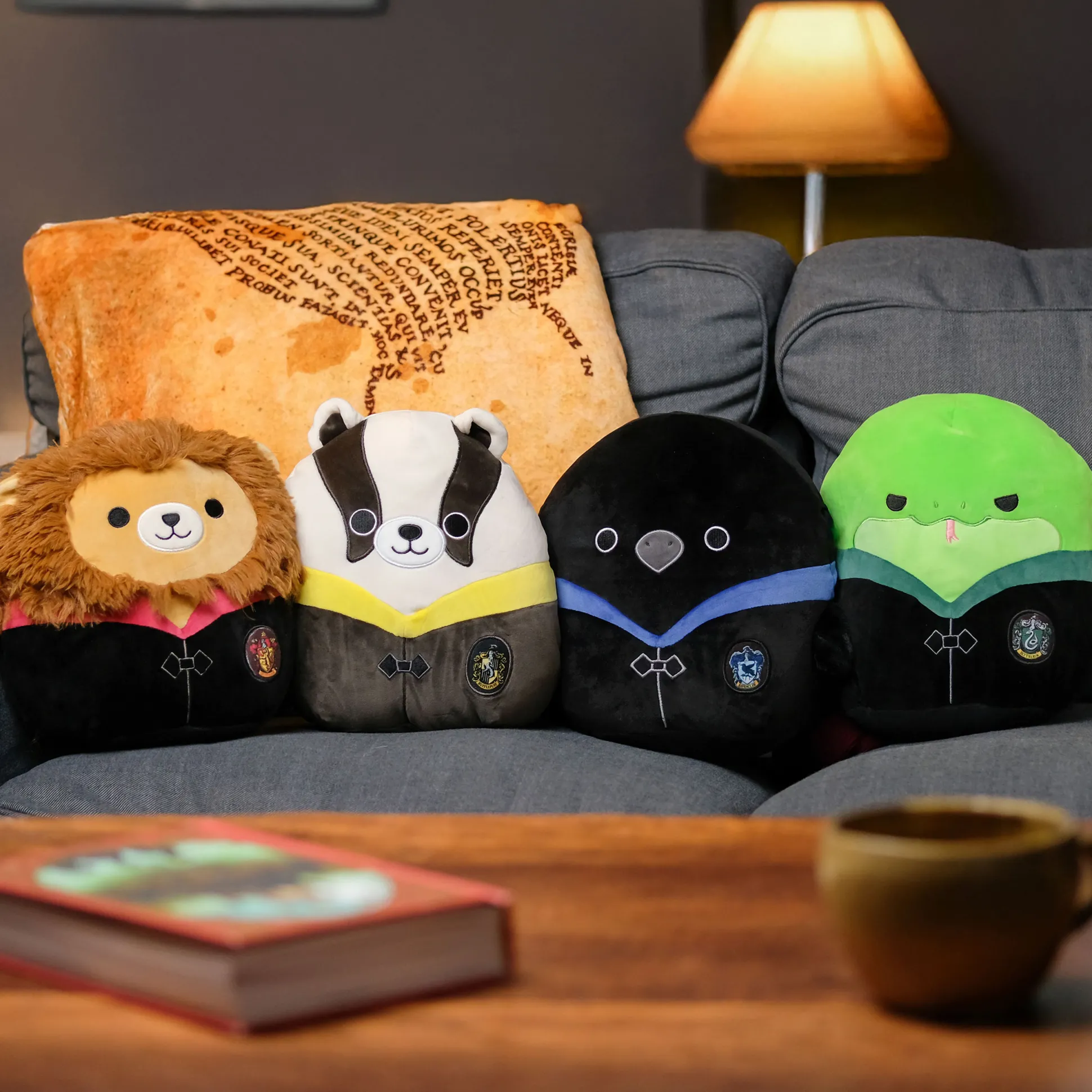 Harry Potter - Ravenklauw Raaf in Mantel Squishmallows Pluchen Figur