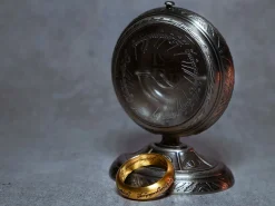 Heer der Ringen - De ene Ring in Sieraden Display