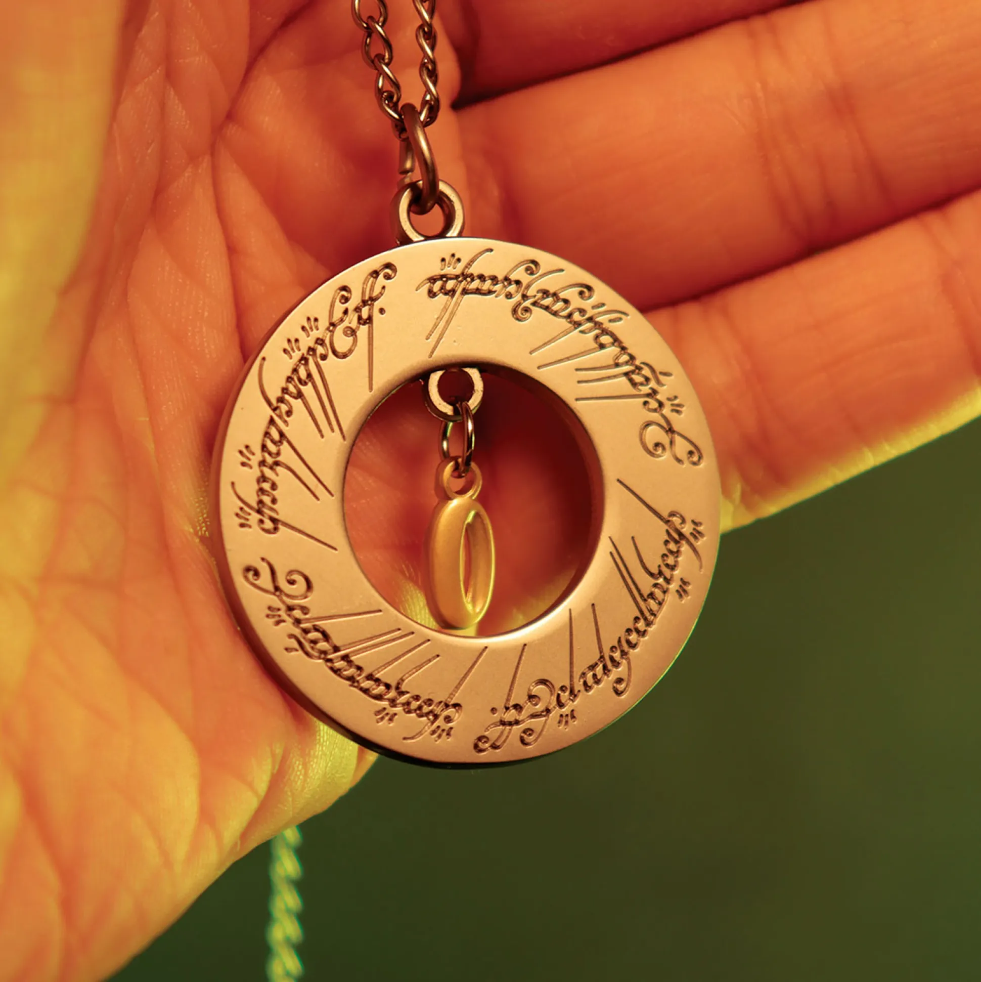 In de Ban van de Ring - De Ene Ring aan Ketting Limited Edition