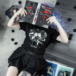 Junji Ito - Kruipend T-shirt zwart