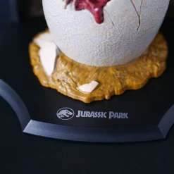 Jurassic Park - Baby Velociraptor Ei Diorama Figuur