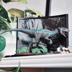 Jurassic Park - Blauwe Velociraptor Diorama Figuur