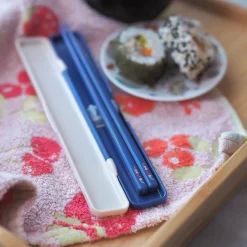 Kiki's Bezorgservice - Jiji Eetstokjes met hoes