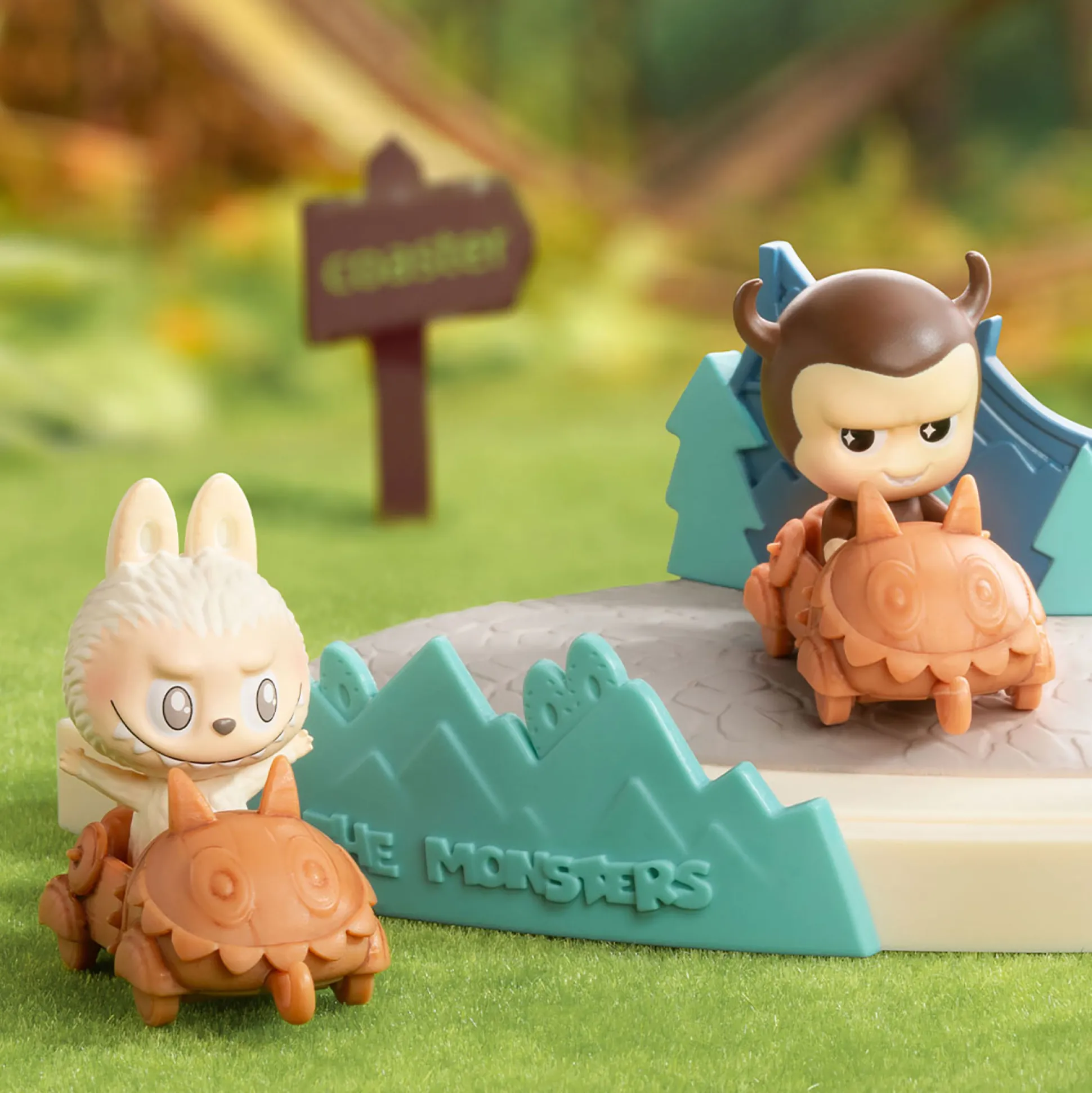 Labubu - The Monsters playing Games Serie POP MART Mystery Figurine