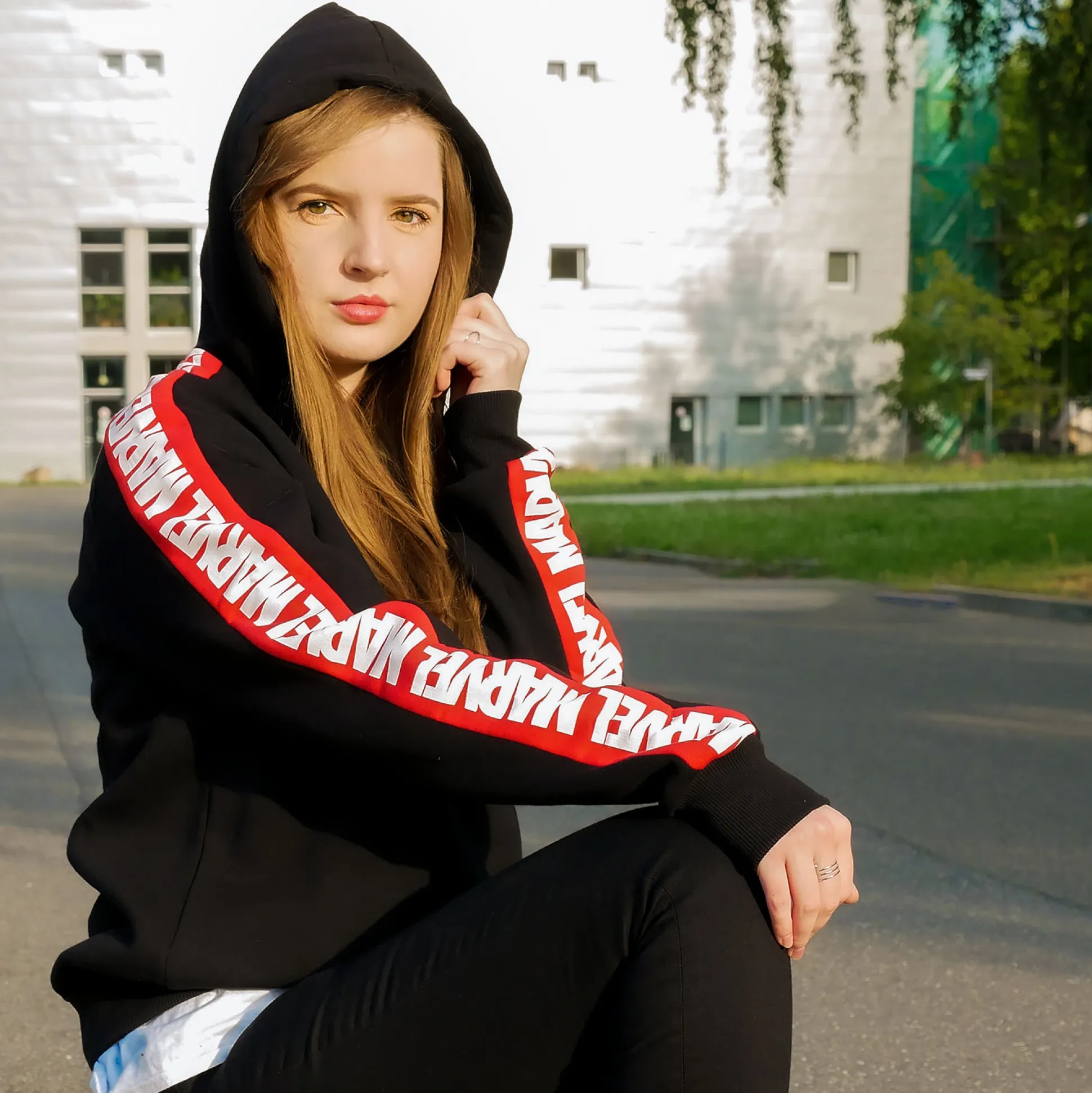 Marvel - Logo Hoodie met mouwprint zwart