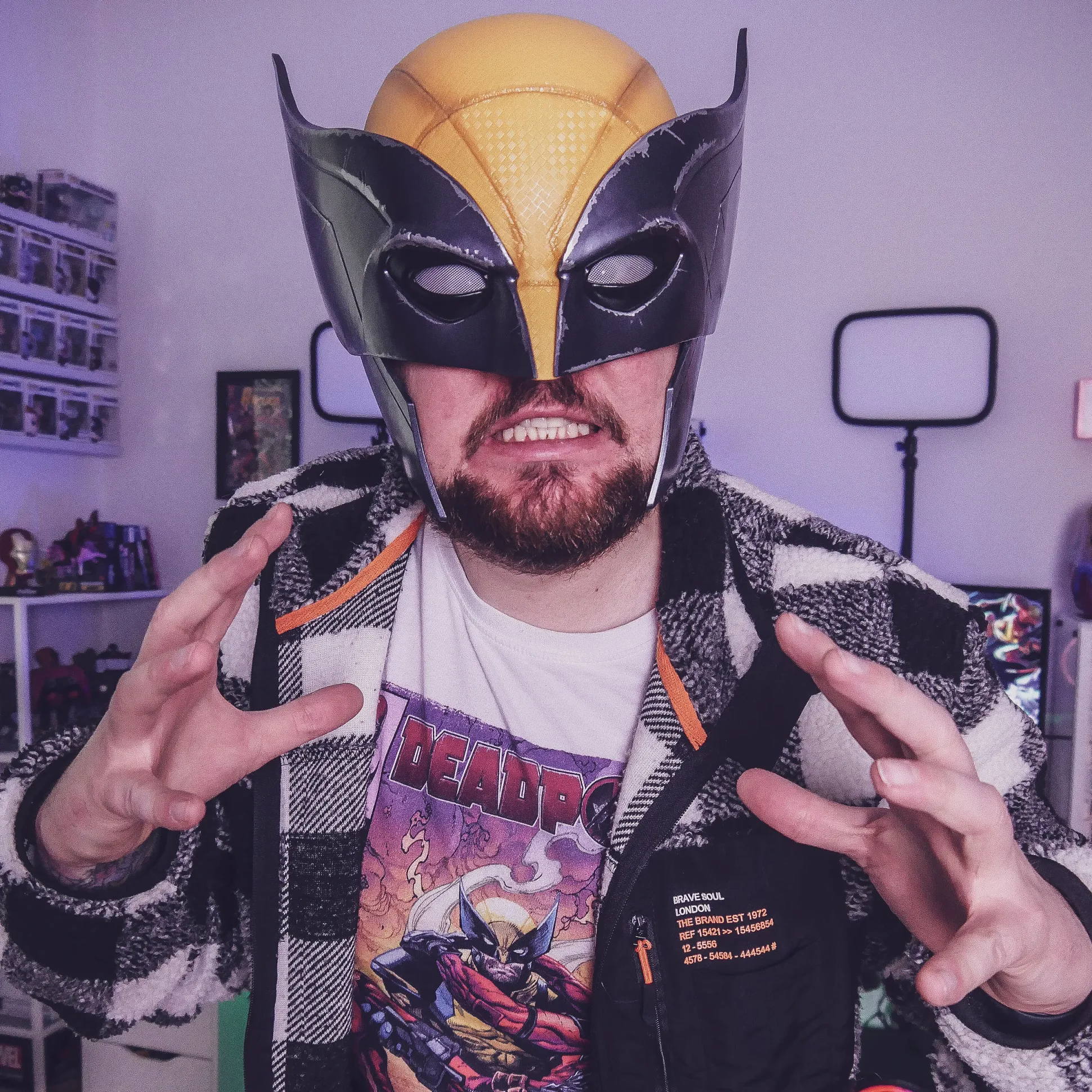 Marvel - Wolverine Premium Helm Replica