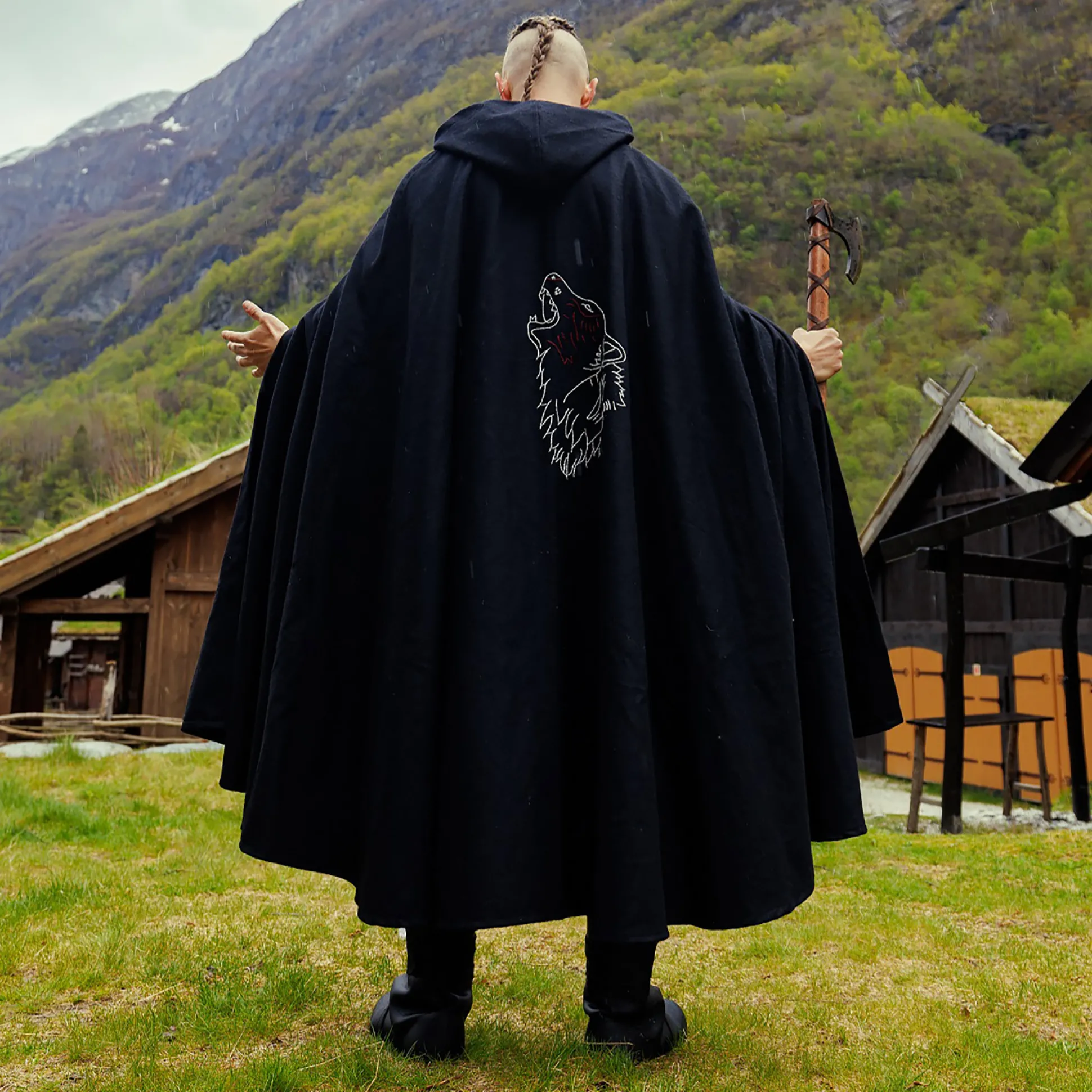 Middeleeuwse mantel Alpha met wolvenborduursel zwart