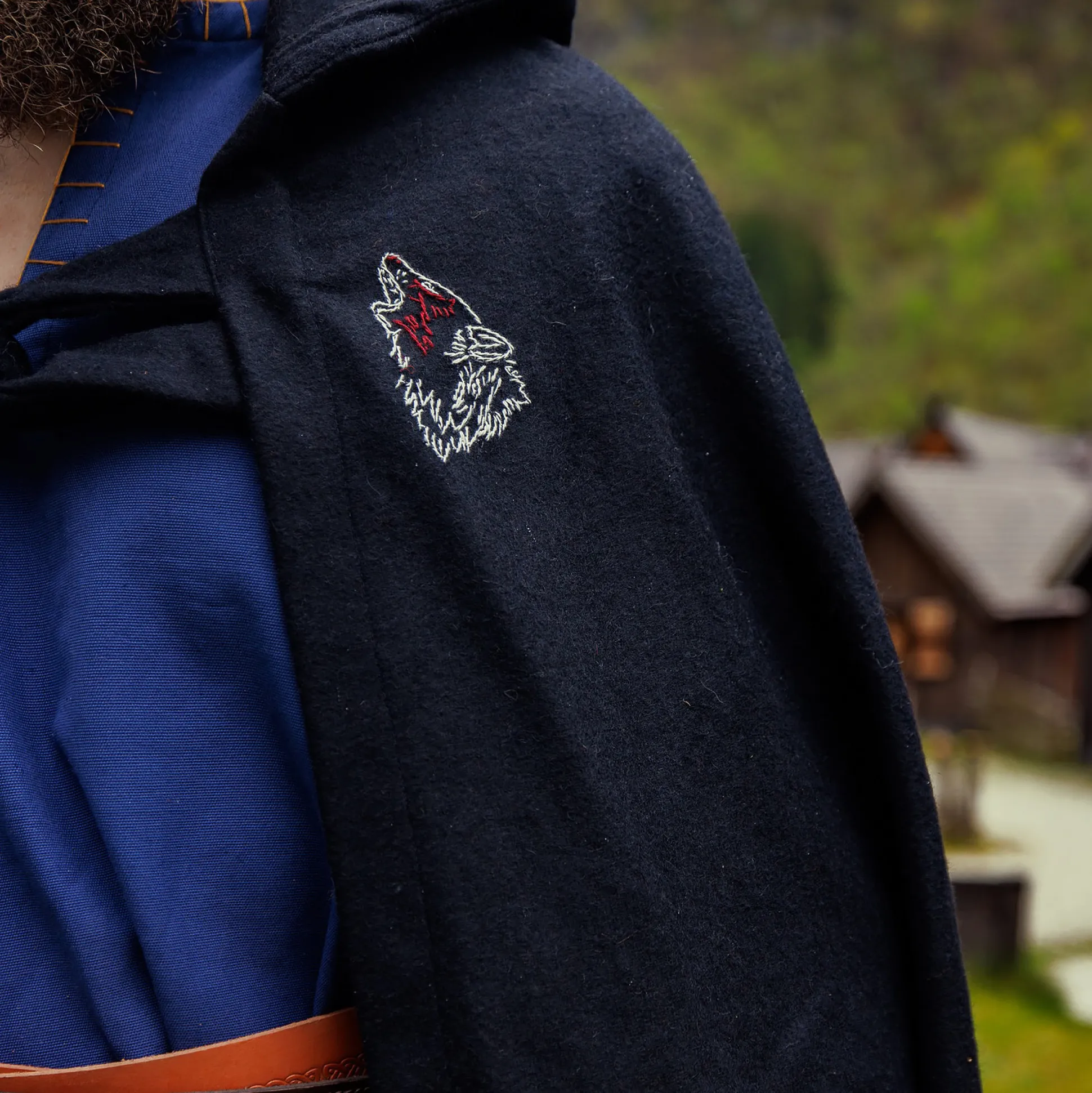 Middeleeuwse mantel Alpha met wolvenborduursel zwart