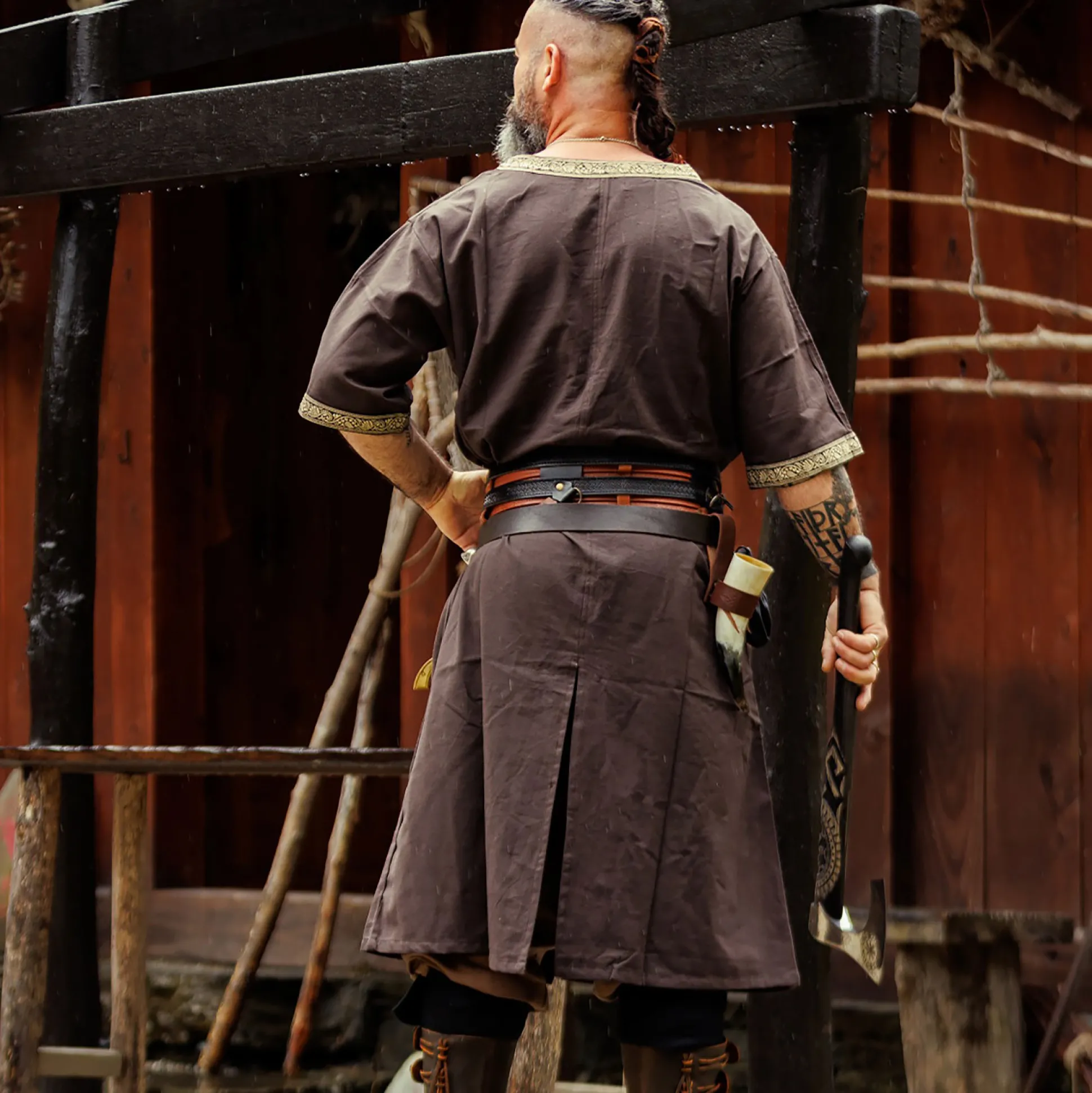 Middeleeuwse tuniek Richard korte mouw bruin