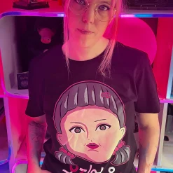 Squid Game - Young-Hee Pop T-Shirt Zwart