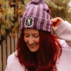 Wednesday - Nevermore Logo Muts met pompon