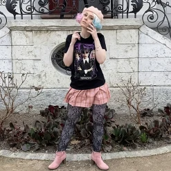 Wednesday met Enid en Eugene Collage T-Shirt zwart